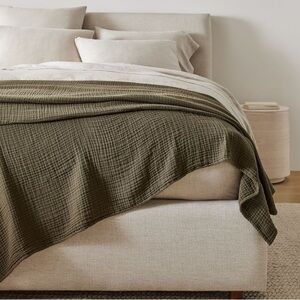 West elm Dreamy Gauze Cotton Blanket, King, Dark Olive